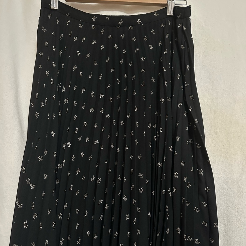 Vince navy Pleaded Skirt with cream Floral Pattern